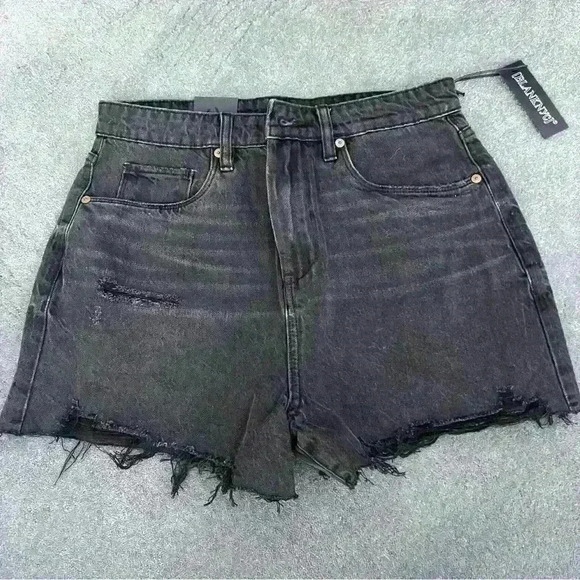 NWT Blanknyc The Reeve Distressed High Rise Ribcage Short Black Women's Size 27 - Picture 12 of 12